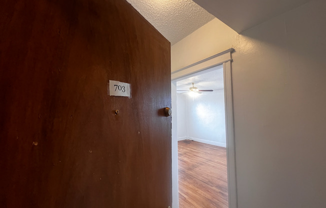 Studio, 1 bath, 400 sqft, $850, Unit 703