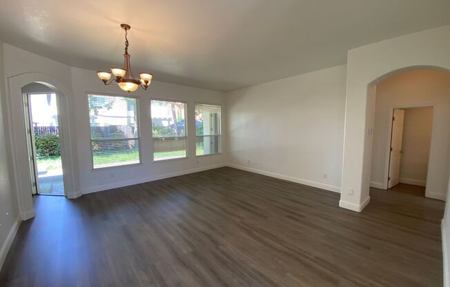 East Elk Grove Home Close to Pleasant Grove High