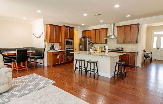 Beautiful 3 Bed/2.5 Bath Townhome Nestled in a Prime Cary Location!