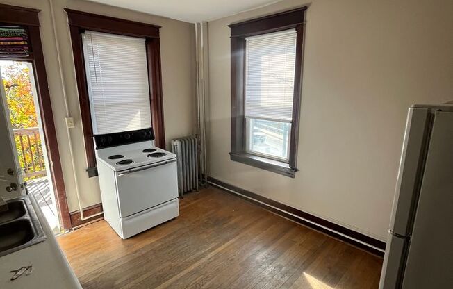 1 bed, 1 bath, $1,100, Unit 52-2FS