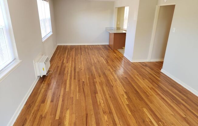 2 beds, 1 bath, 897 sqft, $2,225, Unit A-21