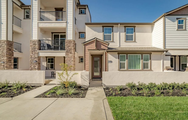 STUNNING 3/2.5 (Natomas)! Gym, Pool, Solar - THE WORKS!  Please view ads for viewings!