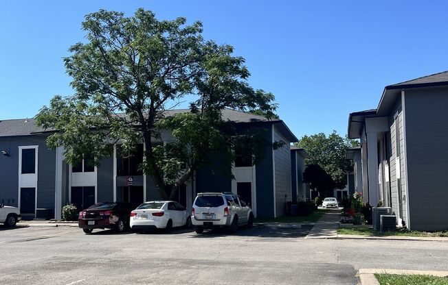 2 beds, 1 bath, 826 sqft, $1,570, Unit 1104