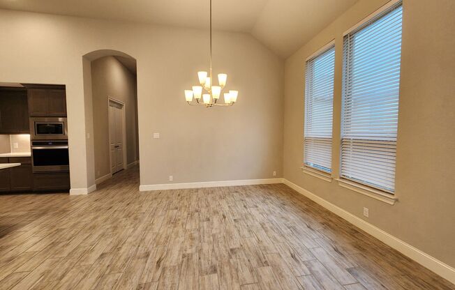 4/3.5/2 1.5 Miles From Gruene / Settlement in Gruene / Mulitple Living Rooms/ Fridge Included/ NBISD