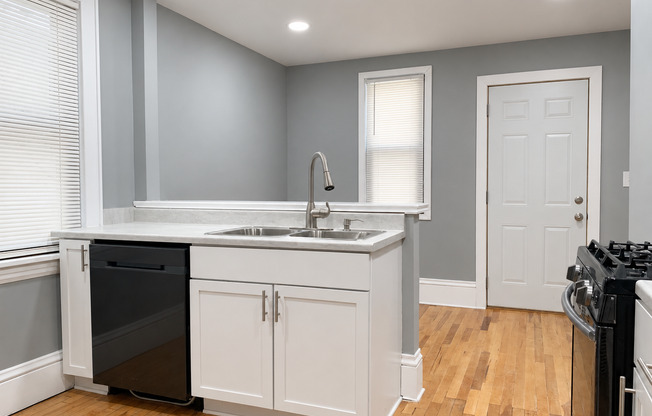 Spacious 4 Bedroom 2 Bathroom Home in Minneapolis!