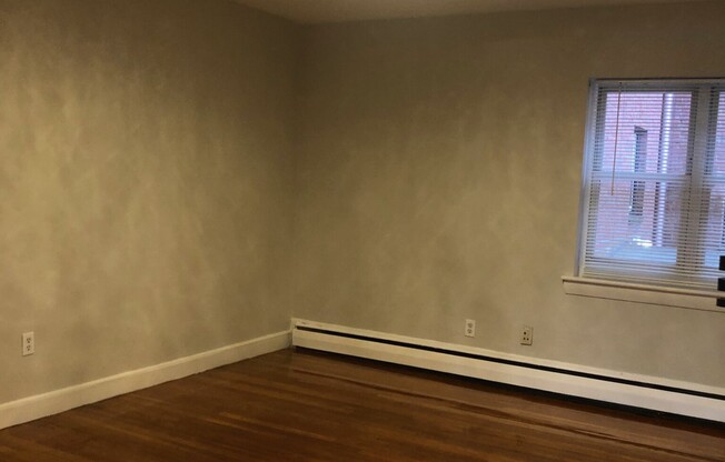 2 beds, 1 bath, $2,950, Unit 3