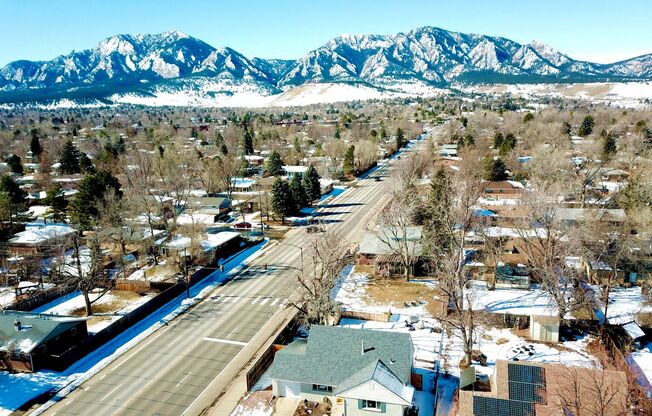 Sunny 5 bed, 3 bath S. Boulder Abode - Available December 15th!