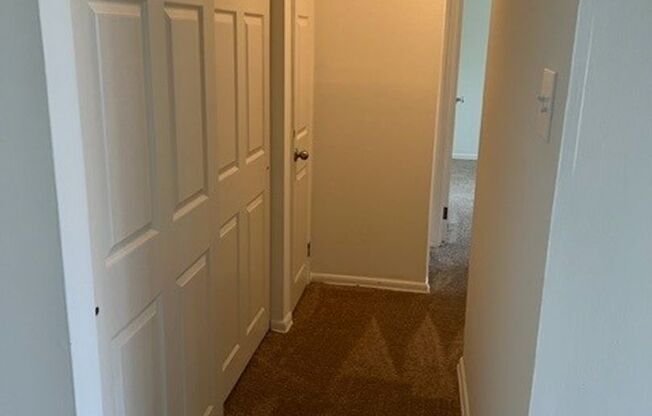 2 beds, 1 bath, 931 sqft, $1,575, Unit 00 - E- 2