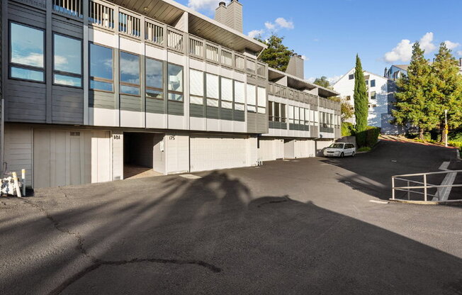 181 PROFESSIONAL CTR PKWY