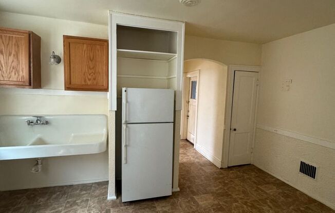 1 bed, 1 bath, $825, Unit 1