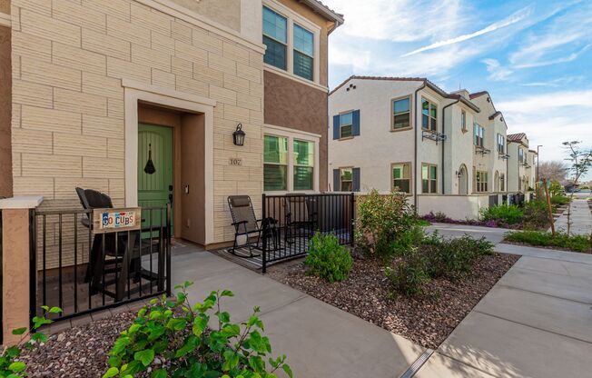 BEAUTIFUL 3 BEDROOM END UNIT TOWNHOME IN GATED COMMUNITY WITH ATTACHED GARAGE. LIKE NEW!