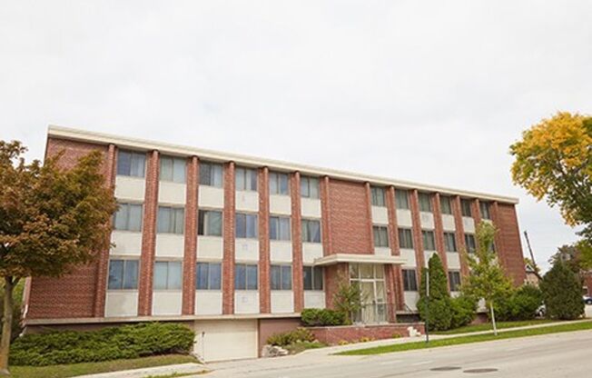 1320 E Capitol Drive