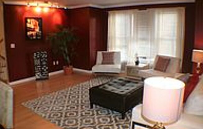 Spacious 3 bedroom 2.5 bath in Squirrel Hill!