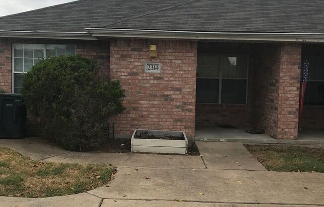 Spacious Duplex Available In Steeplechase For Immediate Move-In!