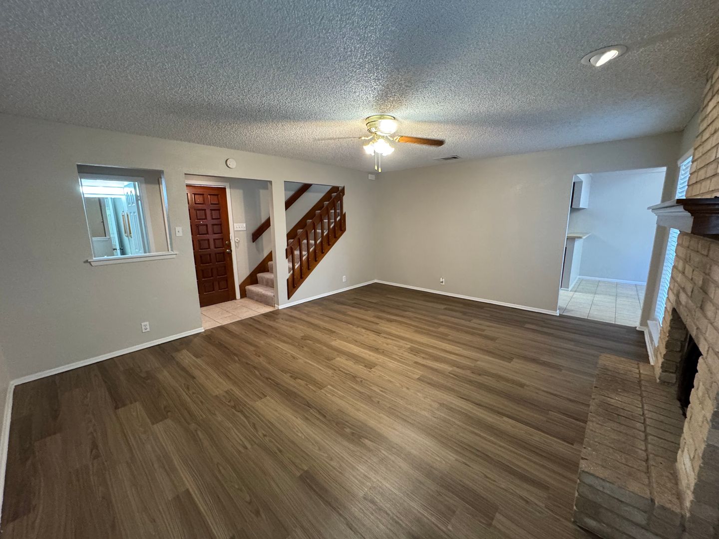 GREAT FLOORPLAN W/ HUGE MSTR BEDROOM UPSTAIRS IN SPRING CREEK - NORTHEAST