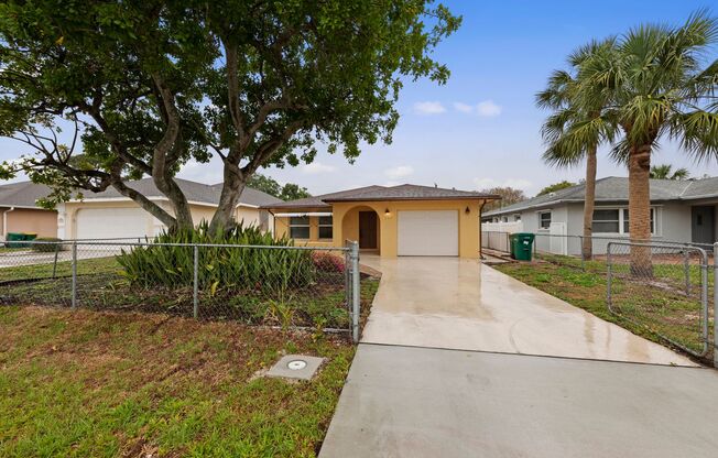 REDUCED! GREAT DEAL! NEWLY RENOVATED IN NAPLES PARK!!!!