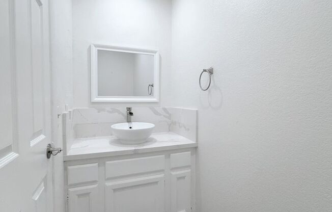 2 beds, 2.5 baths, $1,700, Unit UNIT 28