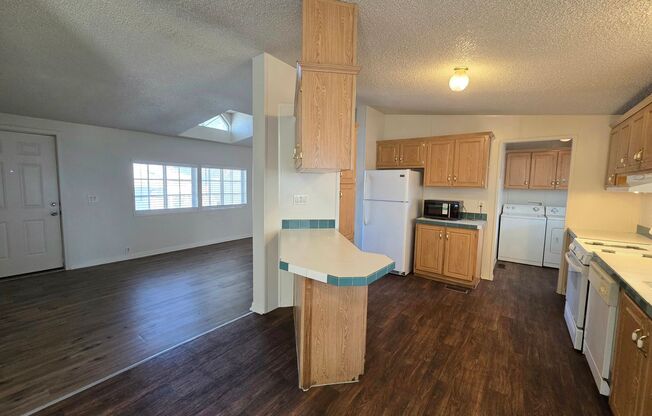 4 Bedroom Rose Gardens Estates available for Immediate Move-In!!!