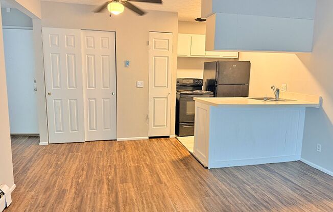 1 bed, 1 bath, 560 sqft, $825, Unit 611-19