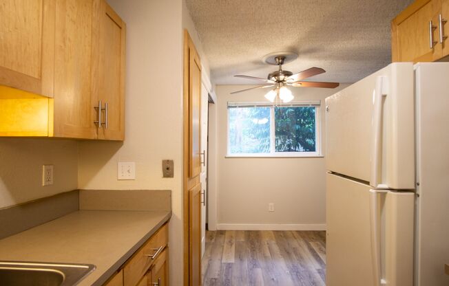 2 beds, 1 bath, $1,425, Unit 3932