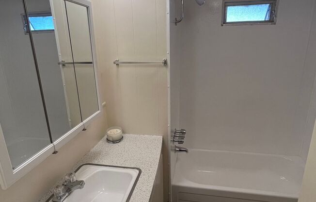 3 beds, 1.5 baths, 750 sqft, $2,999, Unit 51