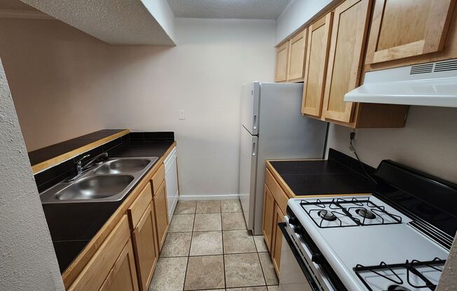 1 bed, 1 bath, 700 sqft, $1,275, Unit LAW11-108