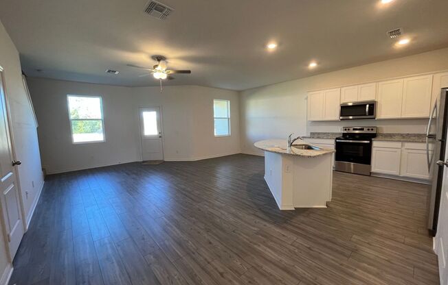 Deposit-Free! Modern, energy efficient home with ALL of the upgrades! Poinciana, FL