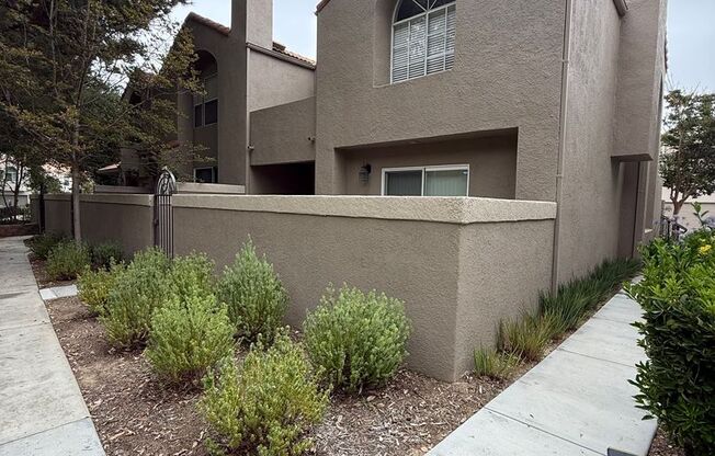 3 bed, 2 1/2 bath Townhome located in Chatsworth