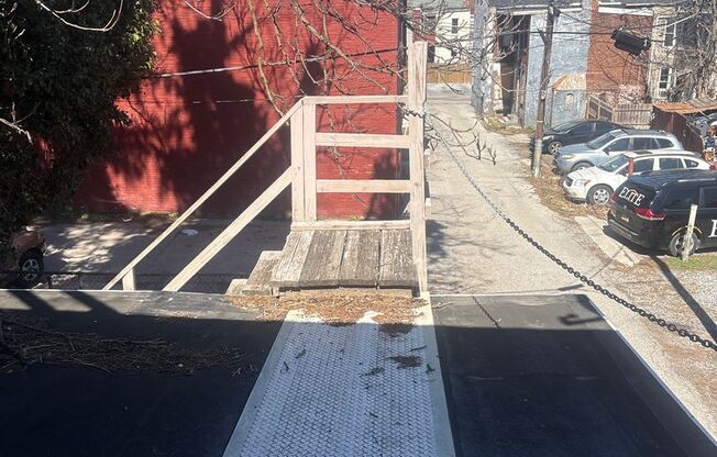 Available Now! 1 Bedroom Apartment Downtown York with Parking