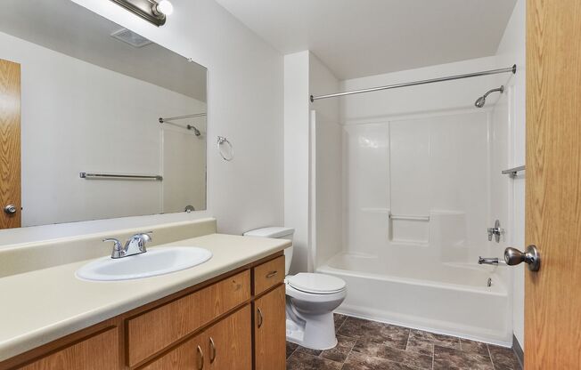 2 beds, 1 bath, 850 sqft, $1,350, Unit 1565-103