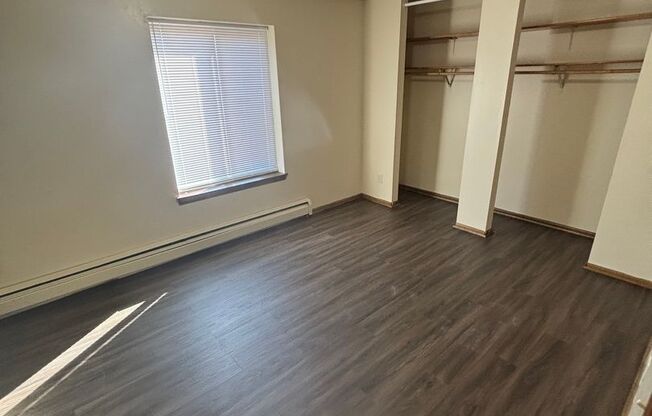 2 beds, 1 bath, 800 sqft, $999, Unit Custer-217