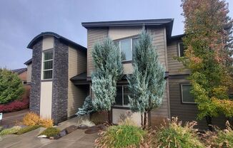 3 Bed 2.5 bath plus bonus-Fenced-corner lot-NW Bend