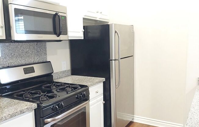 1 bed, 1 bath, 694 sqft, $2,295