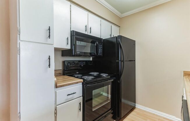 1 bed, 1 bath, $1,300, Unit # 30