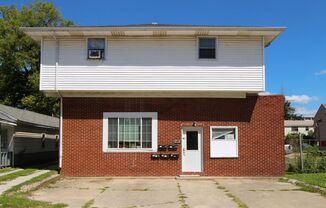 PRELEASING for AUGUST! Close to Campus: In-Unit Washer and Dryer