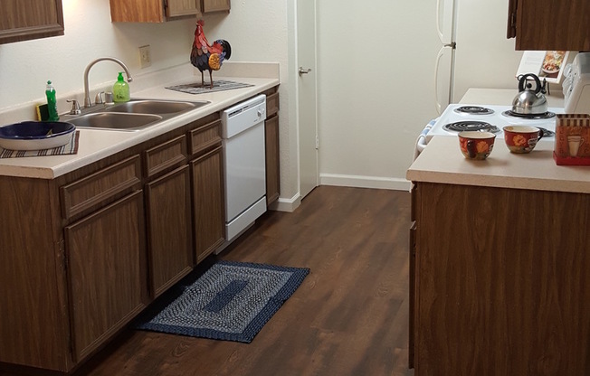 2 beds, 1 bath, 969 sqft, $1,565, Unit 121