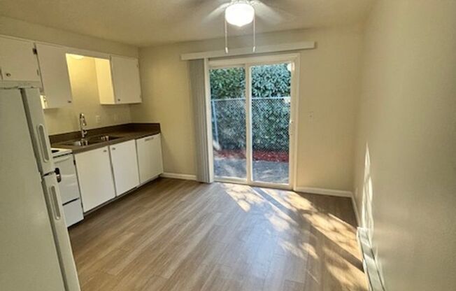 2 beds, 1 bath, 845 sqft, $1,625, Unit 42