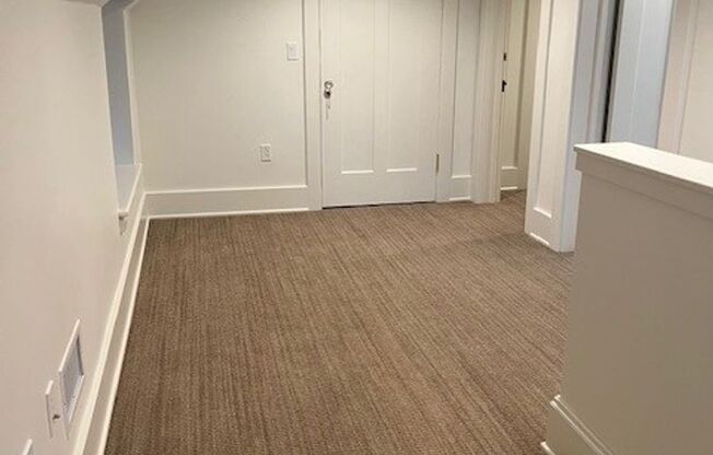 1 bed, 1 bath, 1,044 sqft, $1,880, Unit 4