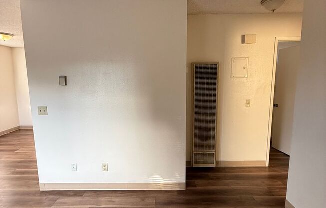 2 beds, 1 bath, $1,995, Unit B