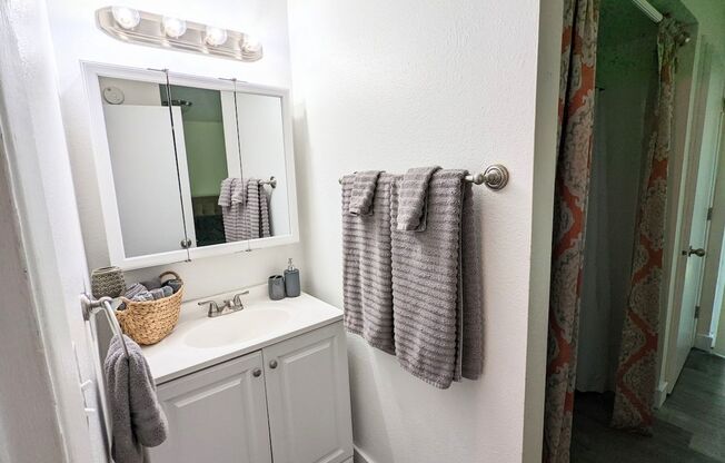1 bed, 1 bath, 450 sqft, $995, Unit 2