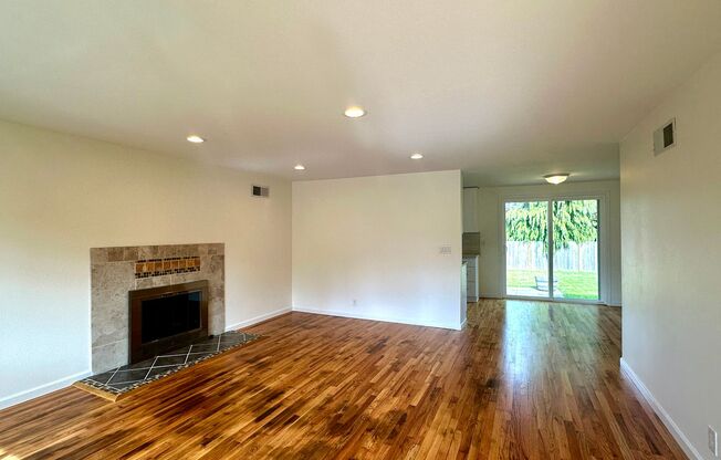 3bd/1.5ba Shoreline Home