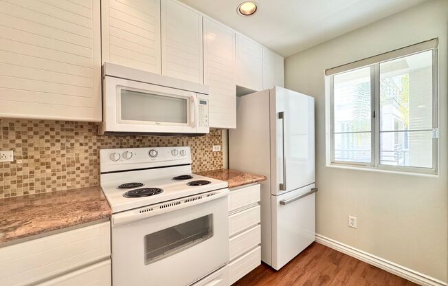 Beautiful 2bd/1ba in Irvine with tons of Amenities!
