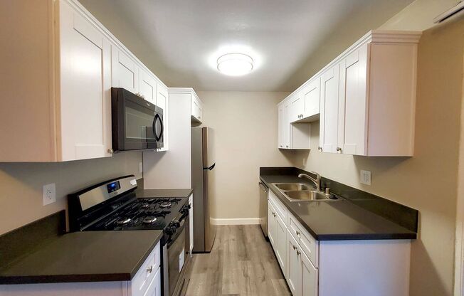 2 beds, 1 bath, $2,275, Unit P