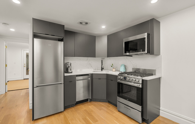 260 TOMPKINS AVE