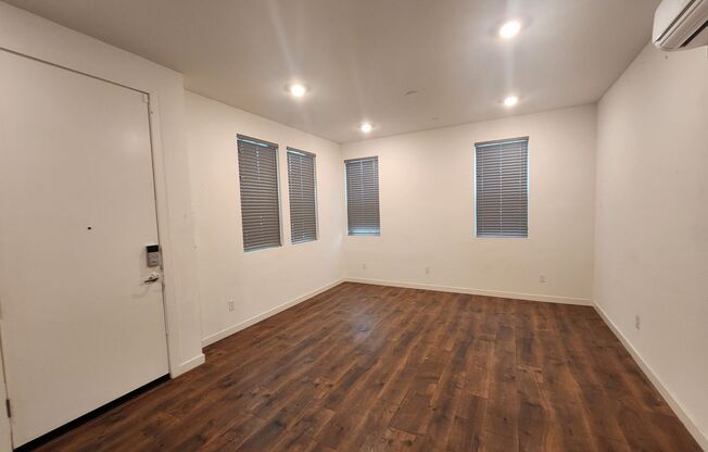 1/2 Off First Month's Rent! - 426 Crate Ave