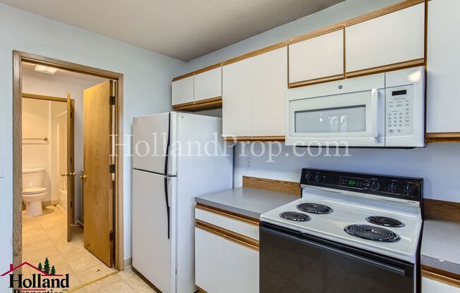 2 beds, 2 baths, 925 sqft, $1,695, Unit Unit 2993