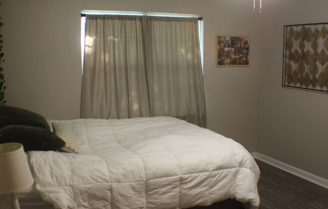 2 beds, 2 baths, $1,600