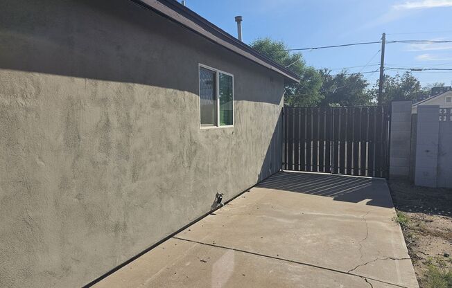 Charming Home 3 bedrooms 1 bath Large Yard.