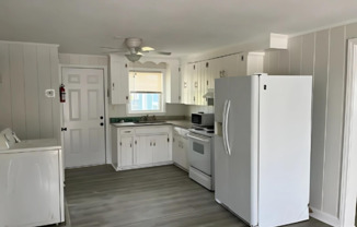 2 beds, 1 bath, $1,295