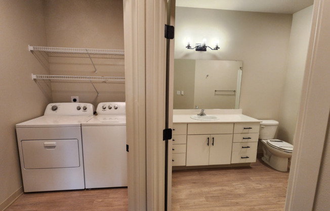 2 beds, 1 bath, 913 sqft, $1,900, Unit B-306